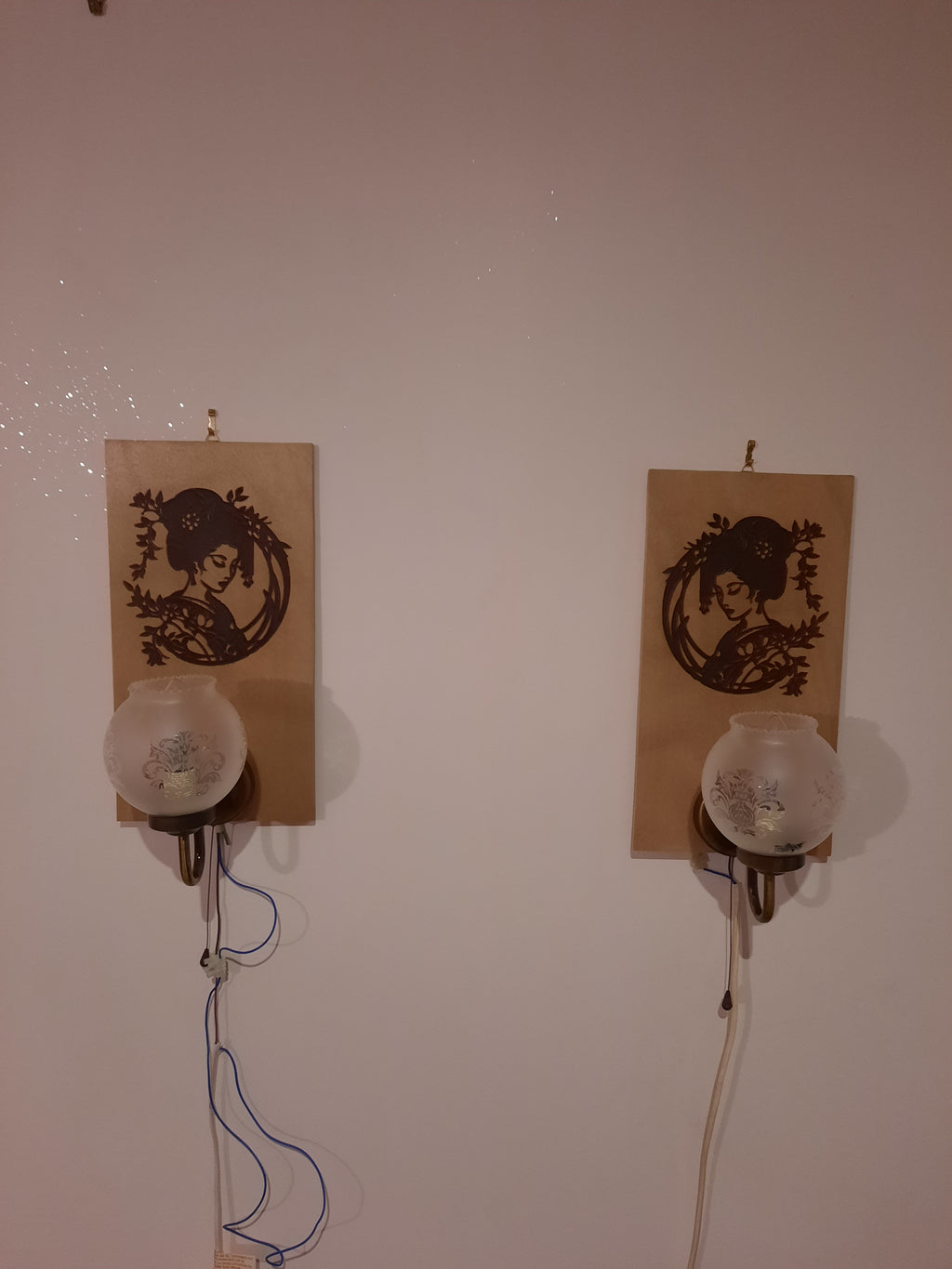 Applique avec support en bois