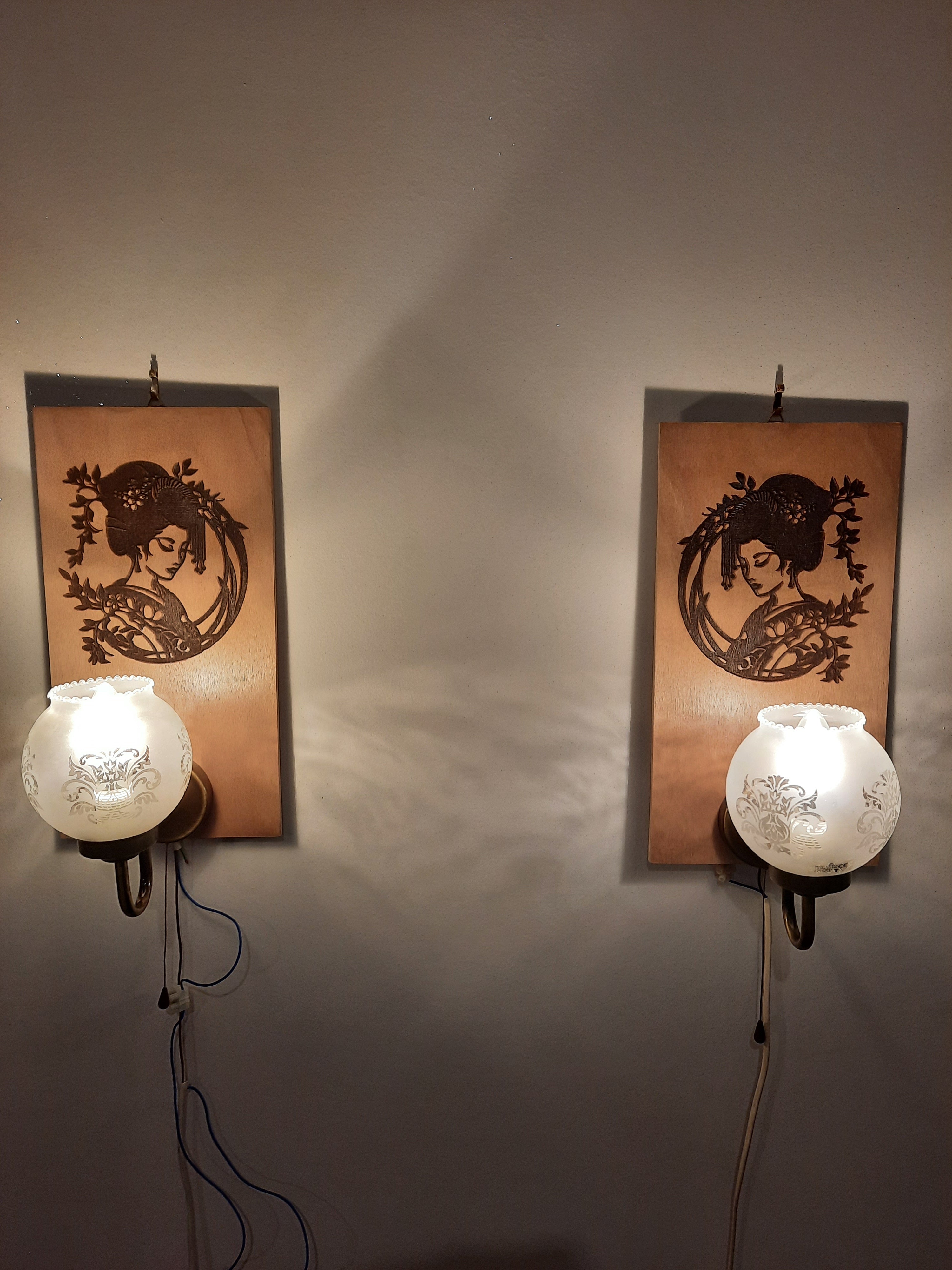 Applique avec support en bois