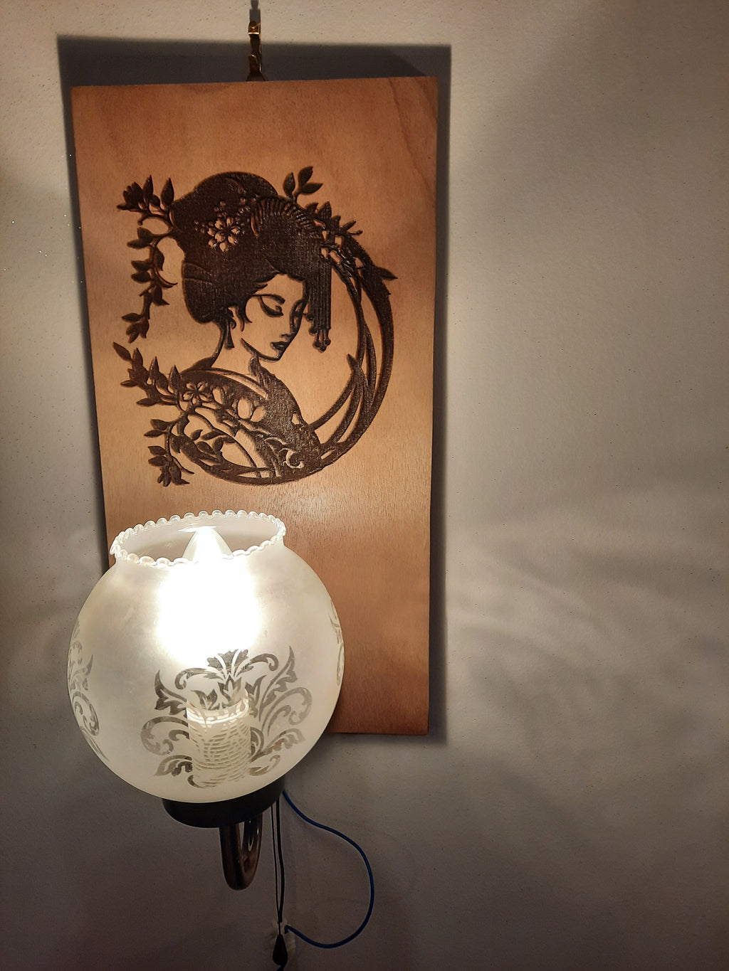 Applique avec support en bois