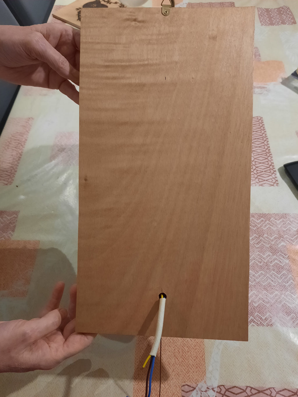Applique avec support en bois