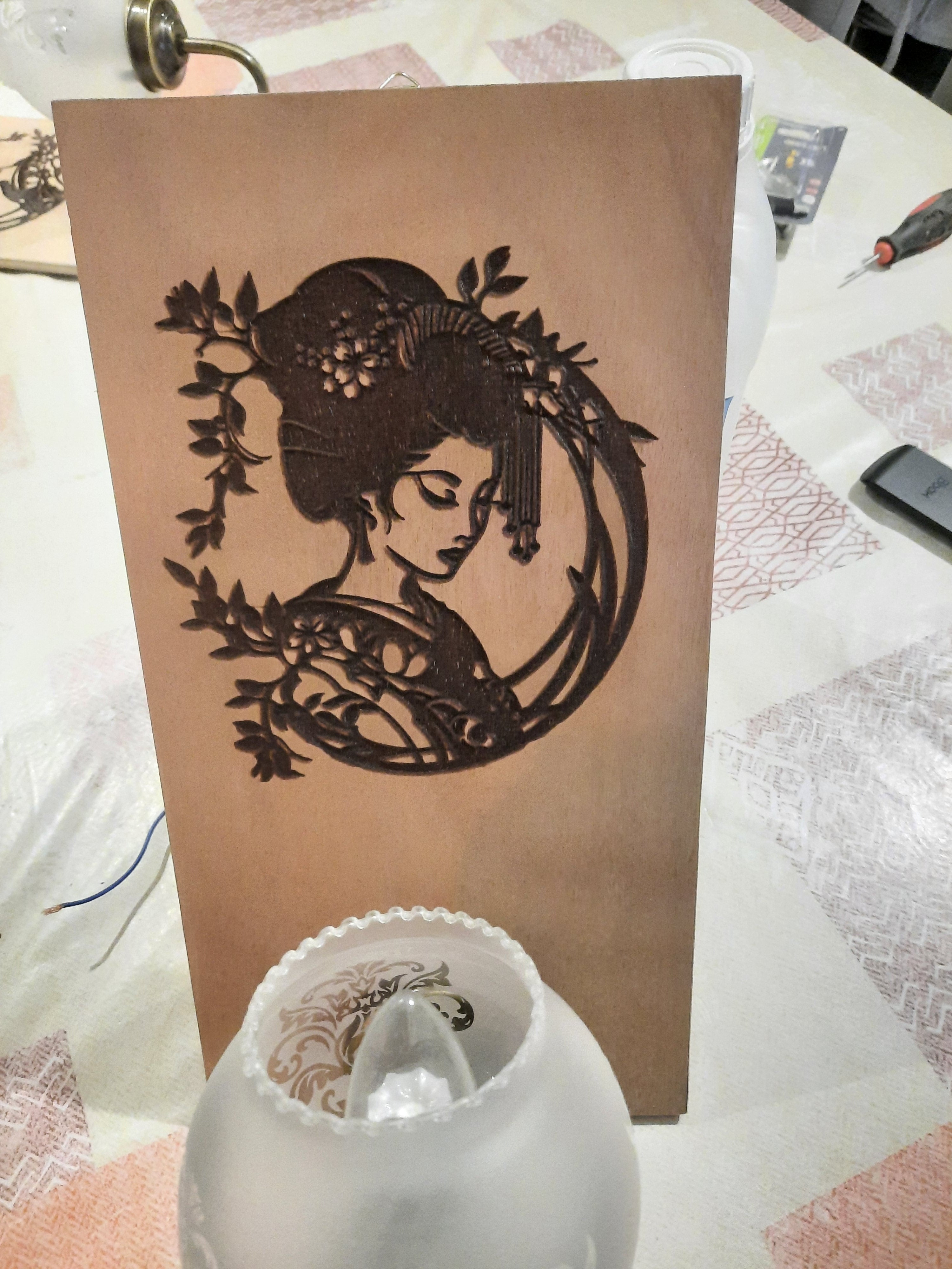 Applique avec support en bois