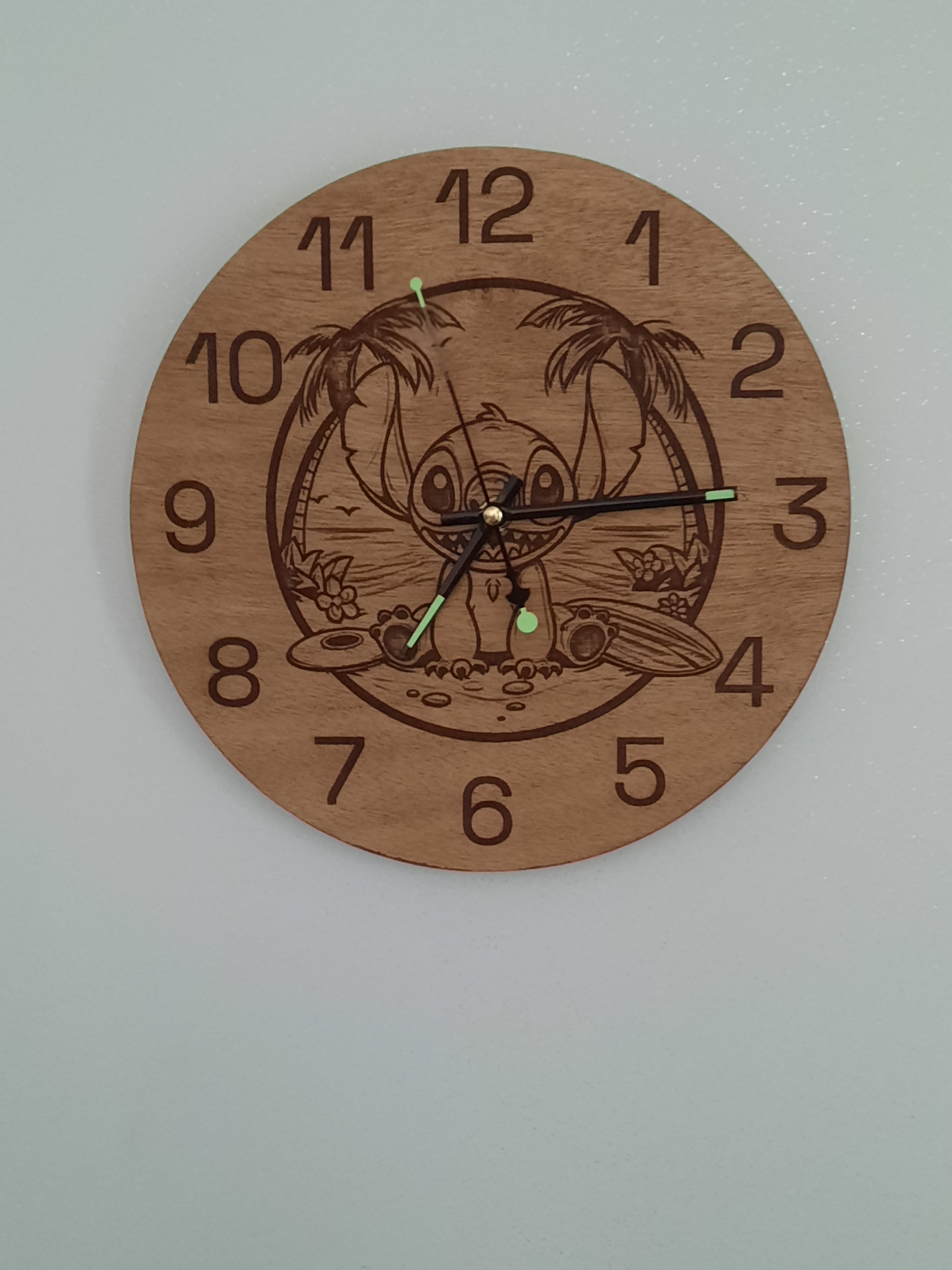 Pendule STICH en bois