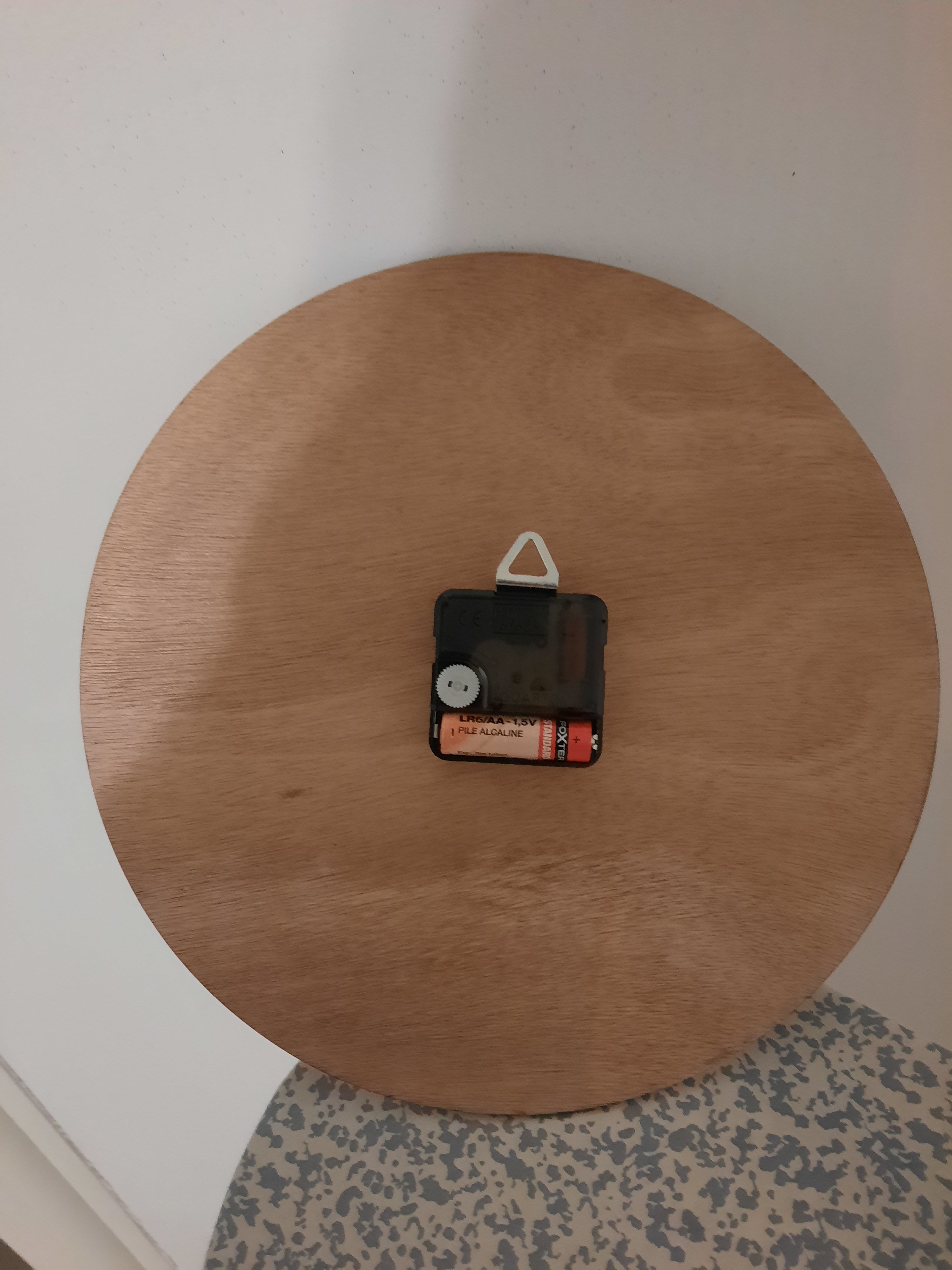 Pendule en bois gravé au laser – Chien de chasse