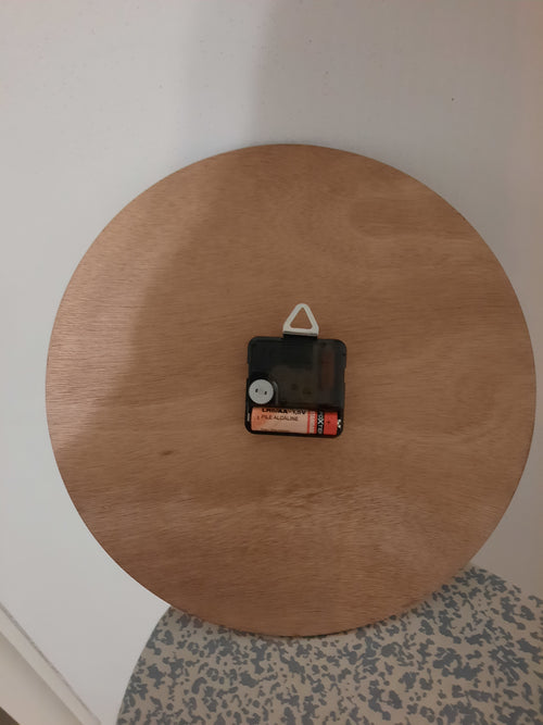 Pendule en bois gravé au laser – Chien de chasse