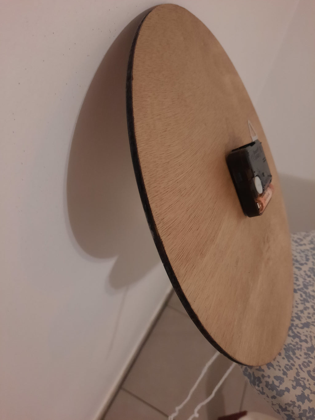 Pendule en bois gravé au laser – Chien de chasse