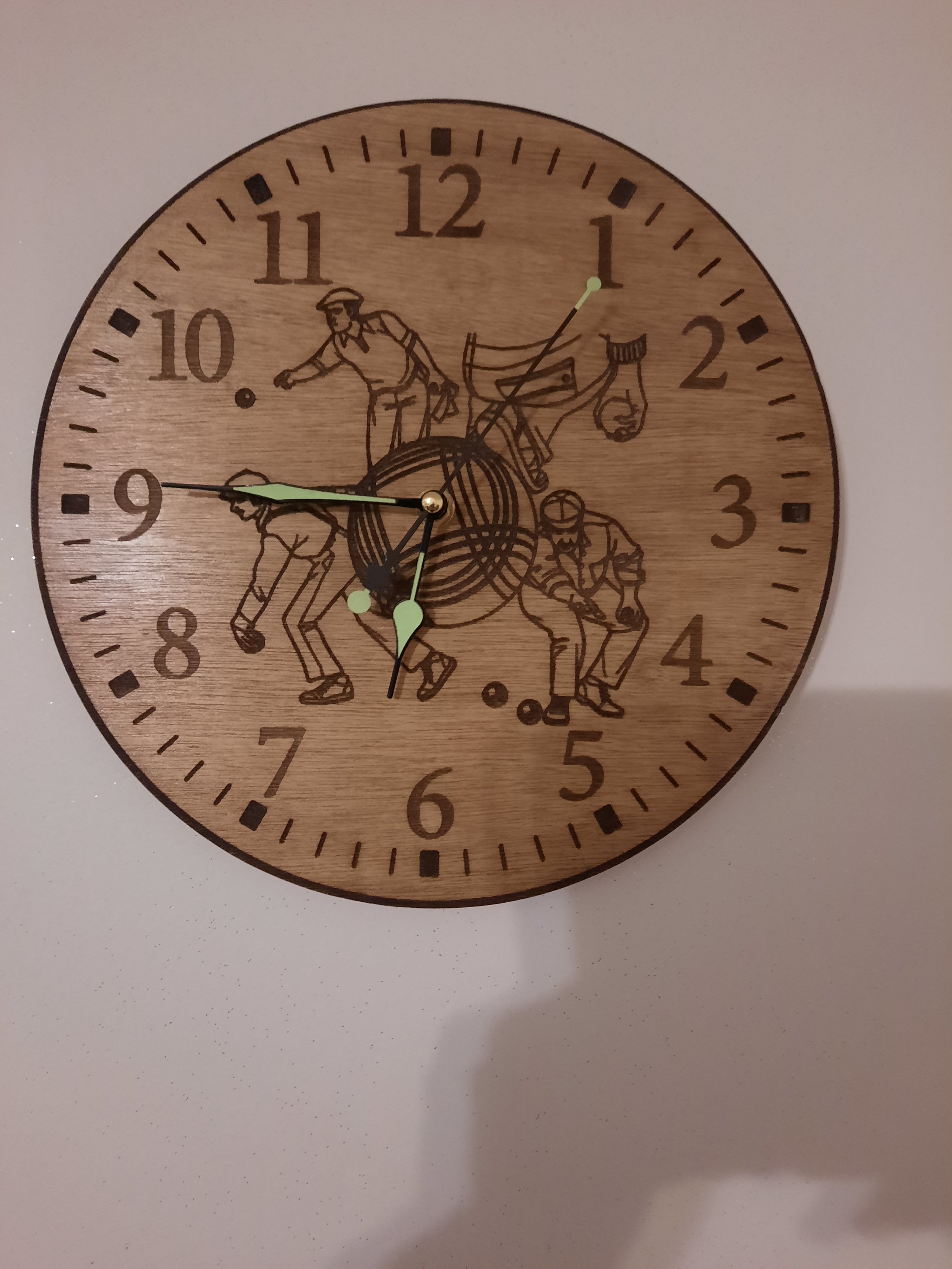 Pendule en bois pentanque