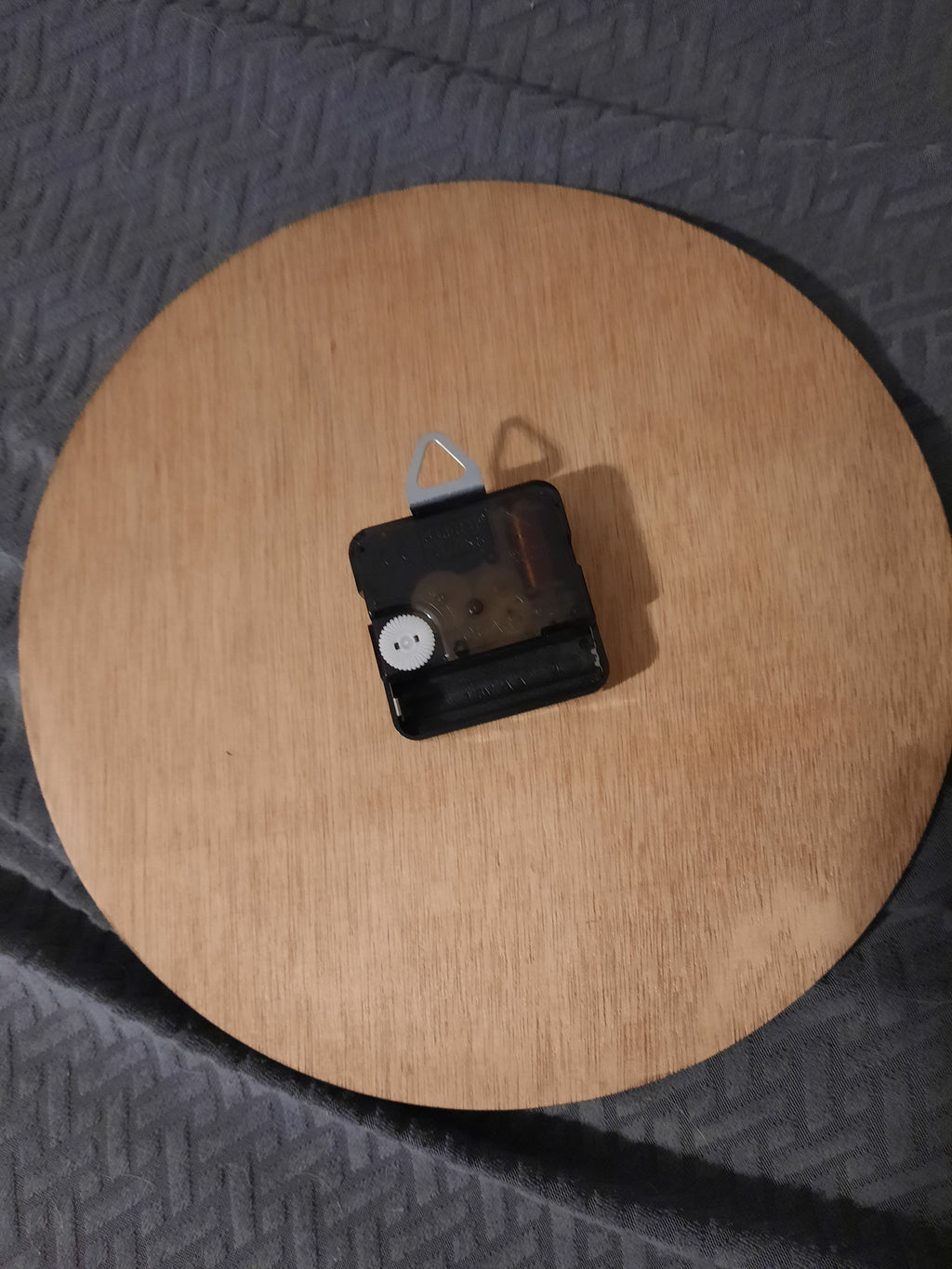 Pendule en bois casque de pompier