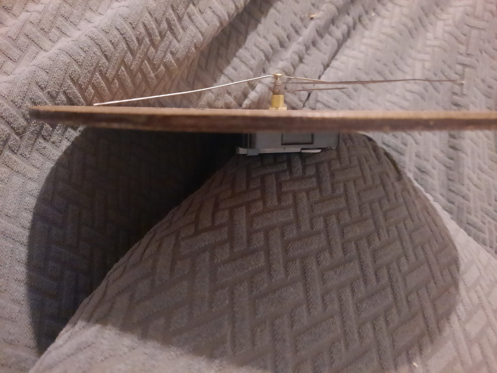Pendule en bois casque de pompier