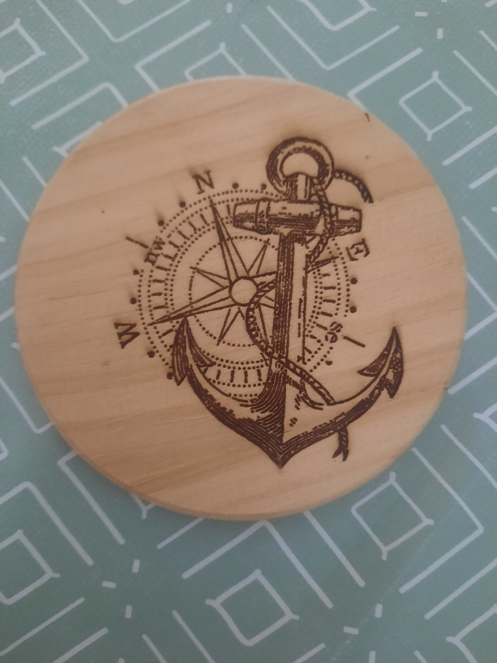 Sous verres en bois gravé
