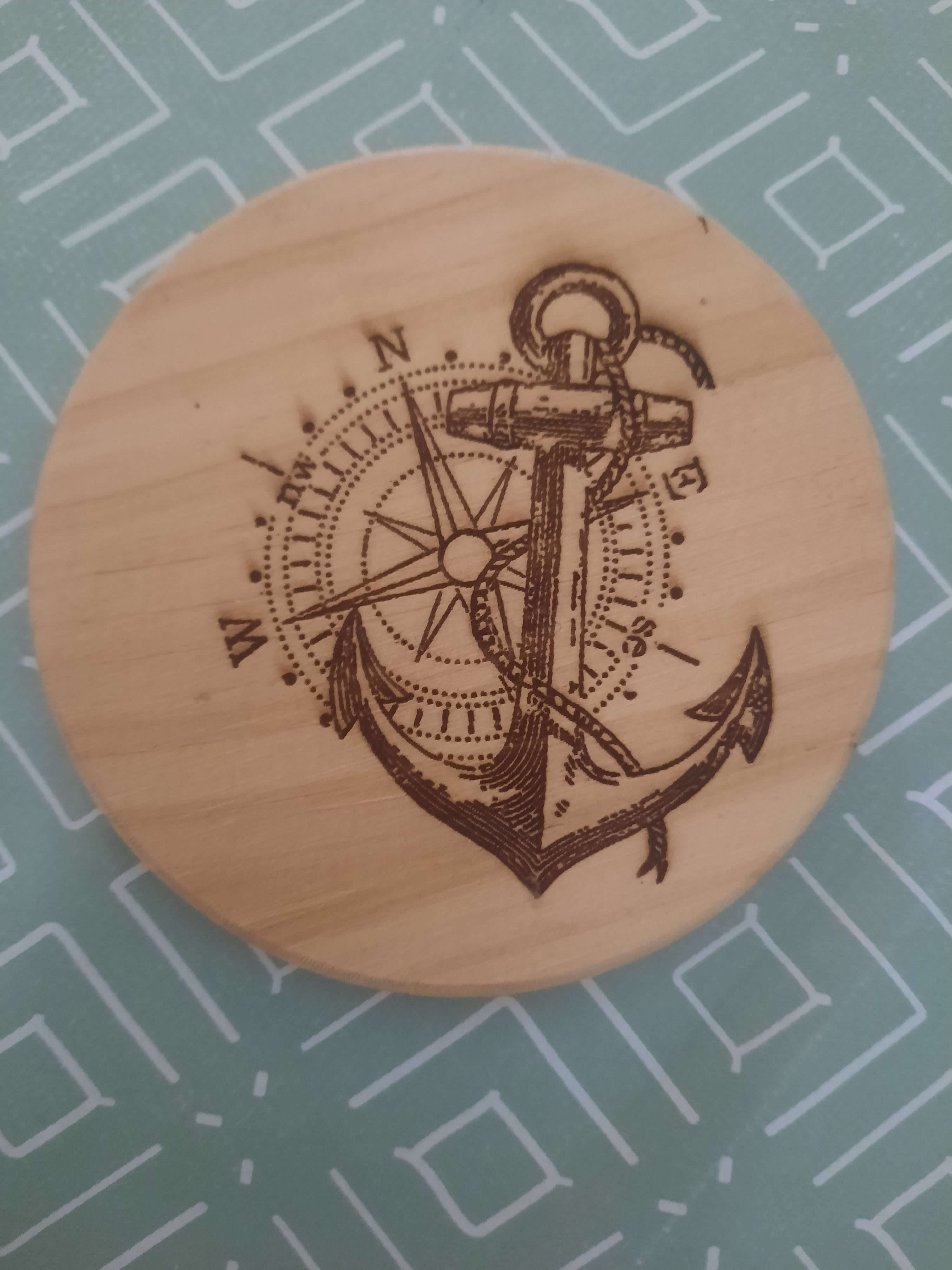 Sous verres en bois gravé