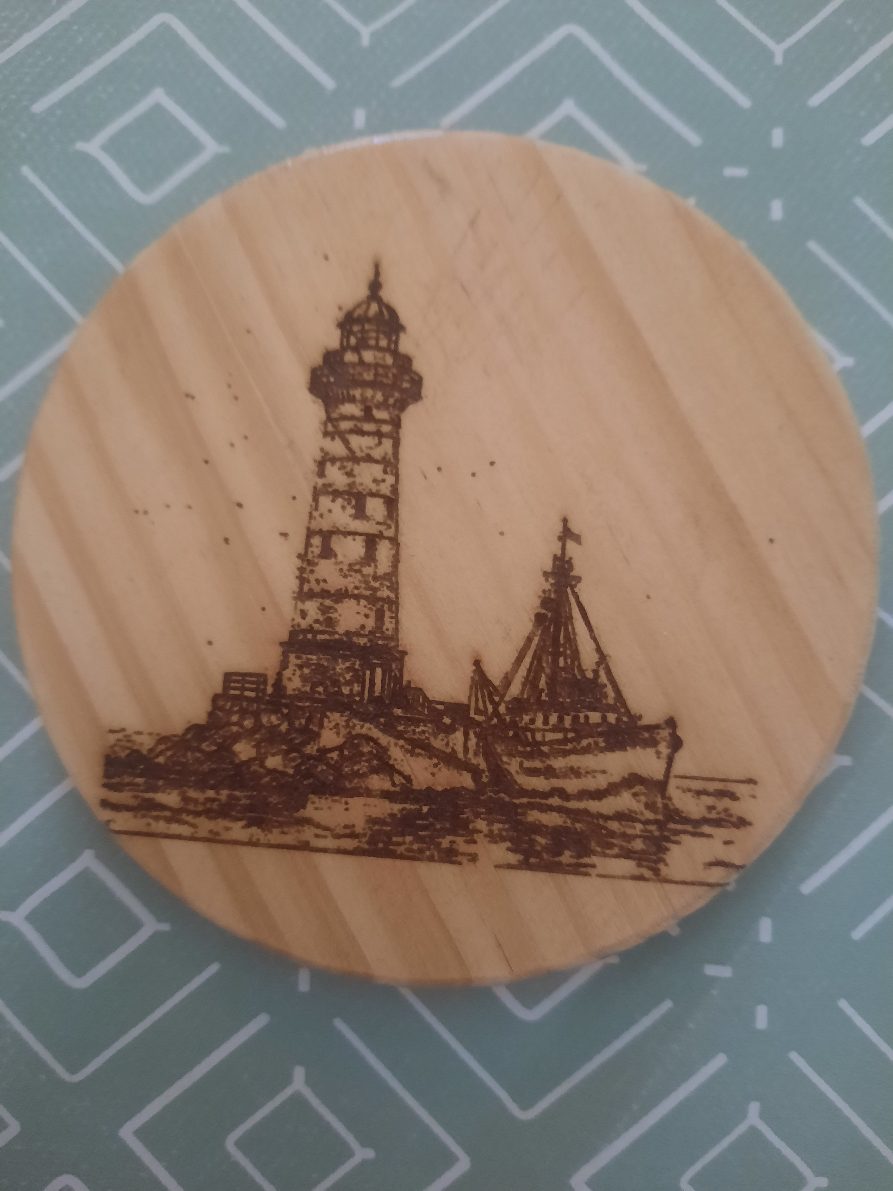 Sous verres en bois gravé