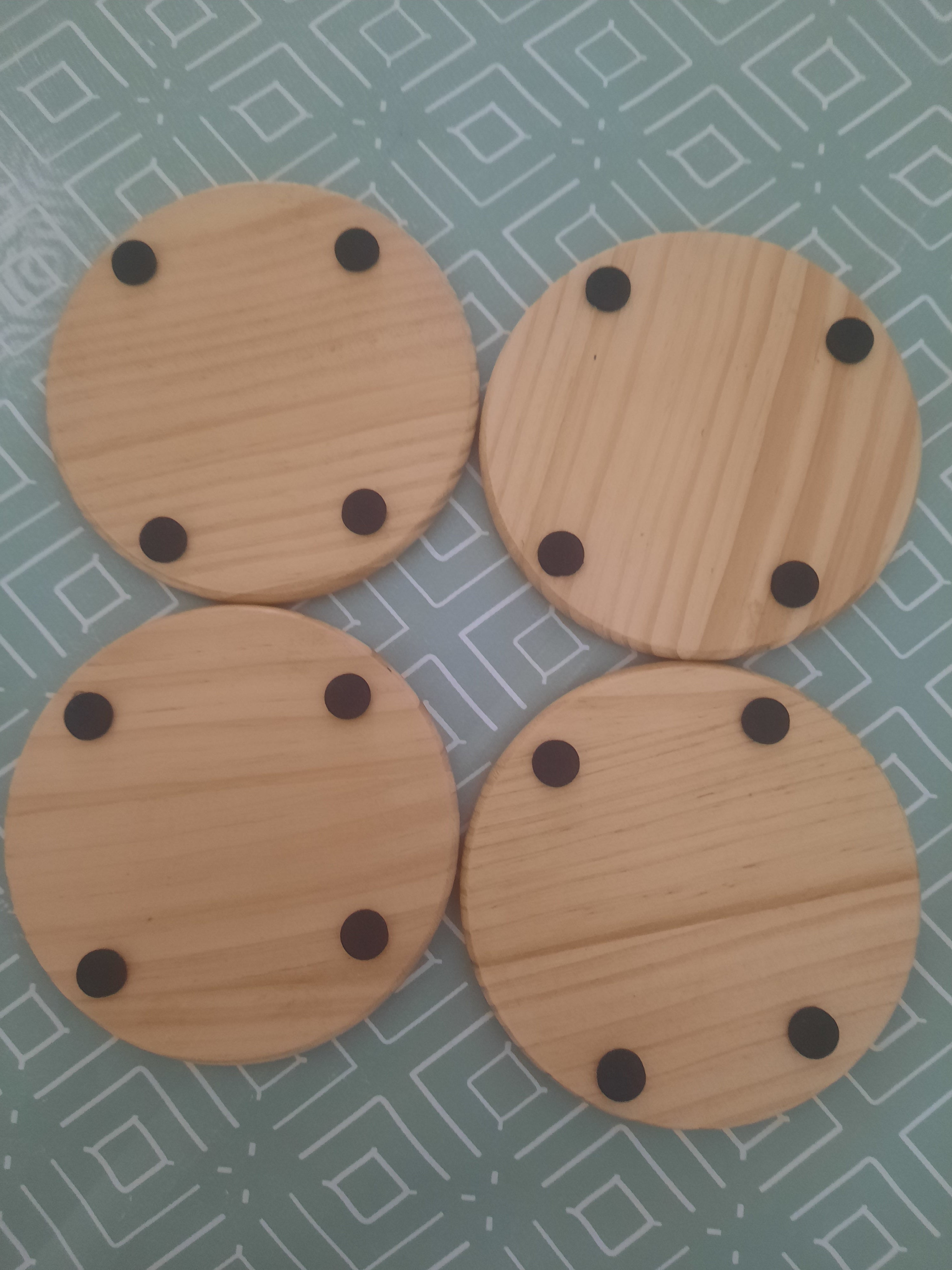 Sous verres en bois gravé