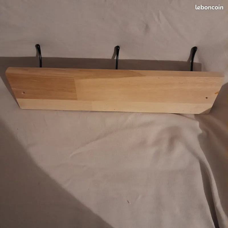 portes manteaux en bois gravé sur le thème de STITCH