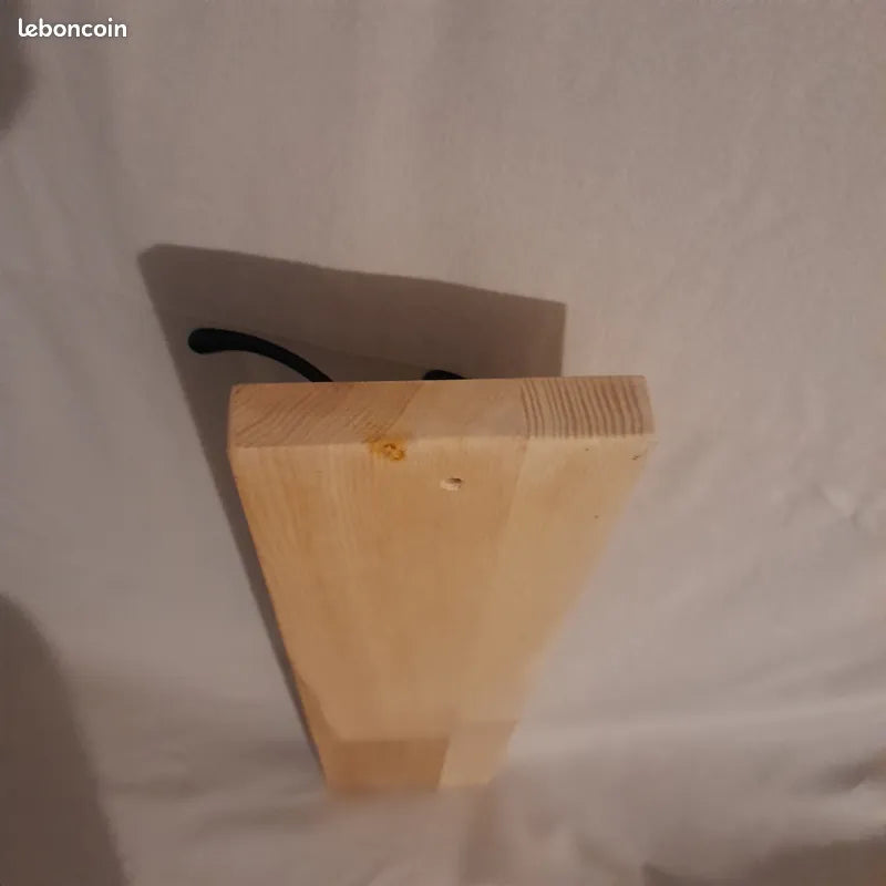 portes manteaux en bois gravé sur le thème de STITCH