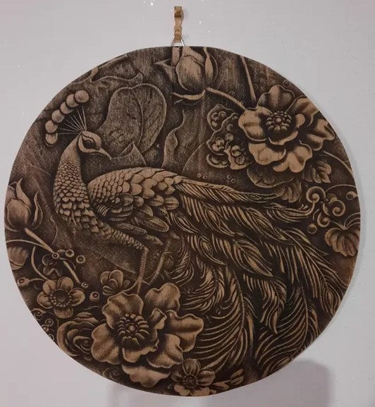 Cadre en bois rond motif paon